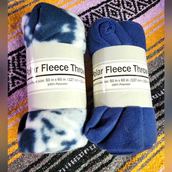 NWT lot of 2 polar fleece throws 50×60 clouds and navy blue - Picture 1 of 5